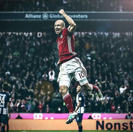 Der inaktivste Bayern-Profi ist Arjen Robben. Der Flügelflitzer hat sich zwar im Oktober angemeldet, doch seitdem erst ein Bild hochgeladen und dabei weder Text noch Hashtag verwendet. Mit 286 000 Followern belegt er Platz 19 im Ranking.