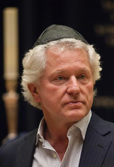 Tatort-Kommissar Miroslav Nemec beim Fototermin im jüdischen Gemeindezentrum in der Ohel-Jakob-Synagoge am St.-Jakobs-Platz in München. Grund war der ARD-Krimis "Tatort: Ein ganz normaler Fall", der vom Bayerischen Rundfunk produziert wurde. Vor der Ausstrahlung der Sendung am Sonntag (27.11.11) wurde die Episode am Montag in der Jüdischen Gemeinde München gezeigt.