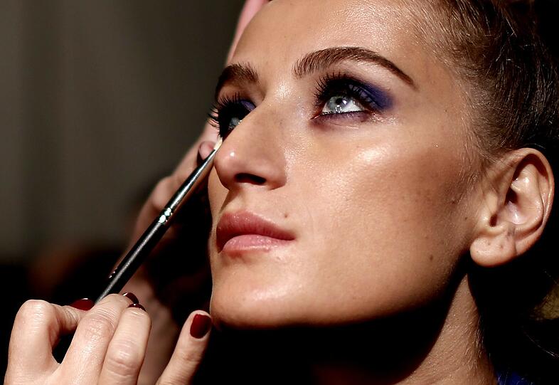 Bereits am Montag präsentierten heiße Models die Mode für das kommende Jahr.