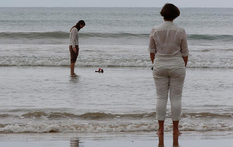 Zehn Jahre später gedenken Angehörige der Tsunami-Opfer in Indonesien
