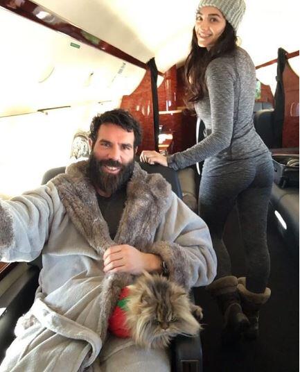 Luxuskarren, Waffen und viel, viel nackte Haut - diese drei Dinge bestimmen das Leben von Instagram-Playboy Dan Bilzerian.