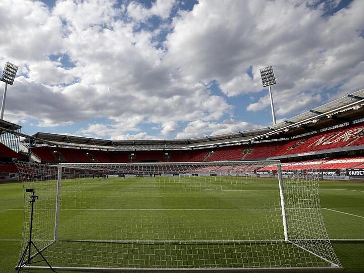 Blick auf den Platz des Max-Morlock-Stadions. Foto: Daniel Karmann/dpa/Archivbild