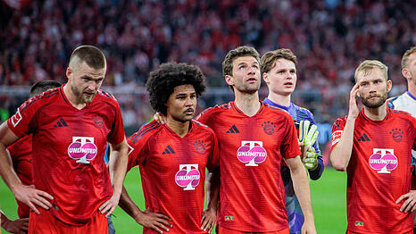 Waren mit dem Remis gegen Borussia Dortmund nicht zufrieden: Die Bayern um Serge Gnabry.