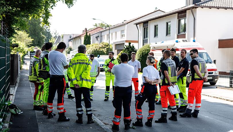 Ein Kind sowie mehrere Erwachsene wurden bei dem Busunfall leicht verletzt