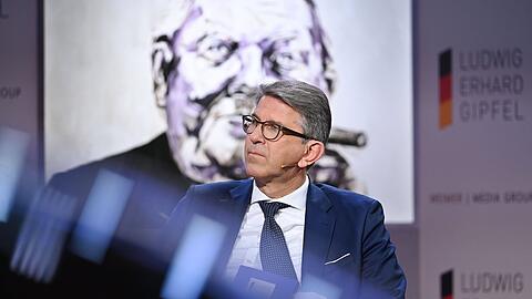 Dr. Wolfram Weimer, Verleger WEIMER MEDIA GROUP, Einzelbild,angeschnittenes Einzelmotiv,Portraet,Portrait,Porträt. Ludwig Erhard Gipfel 2024 auf Gut Kaltenbrunn am Tegernsee am 18.04.2024. *** Dr. Wolfram Weimer, Publisher WEIMER MEDIA GROUP, single image, cropped single motif, portrait, portrait, portrait Ludwig Erhard Summit 2024 at Gut Kaltenbrunn at Lake Tegernsee on 18 04 2024