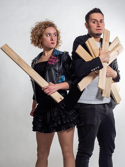 Das spanische Duo Ram&oacute; und Alegria inszeniert Magie als komischen Geschlechterkampf.