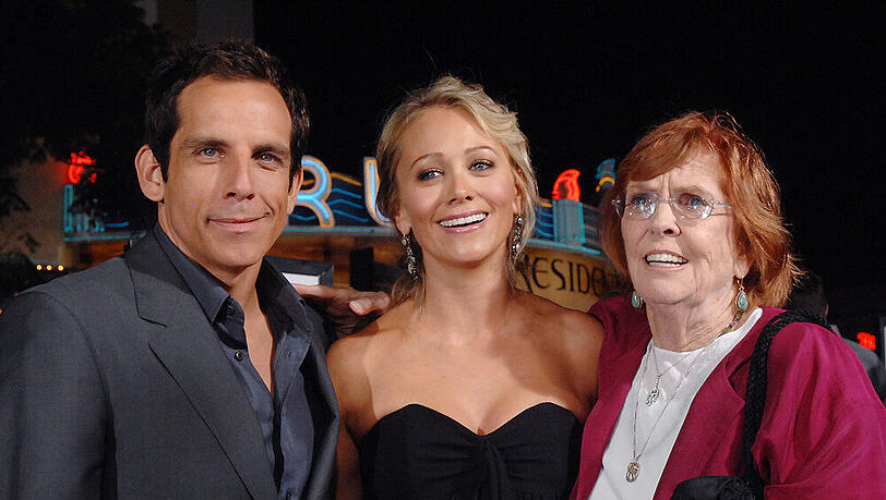 Ben Stiller mit seiner Frau Christine Taylor und seiner am Samstag verstorbenen Mutter Anne Meare (r.)