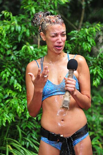 Gisele holt vier Sterne, während Bastian keine einzige Essensration greifen kann.