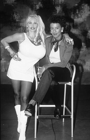 Glücklich wurde Lolo Ferrari trotz ihres Super-Busens nicht. Die Porno-Darstellerin starb mit 32 Jahren - Todesursache ungeklärt.