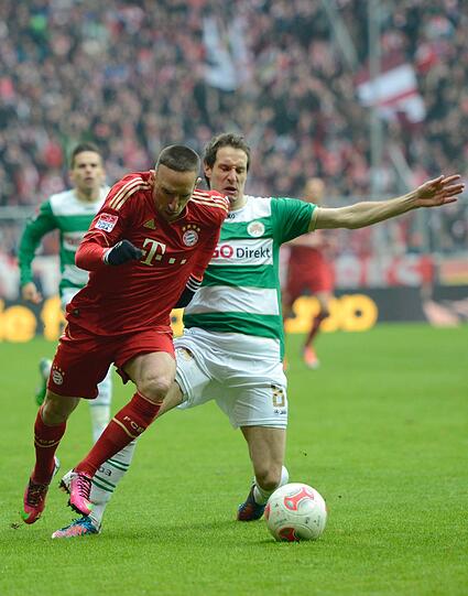 FRANK RIBERY: Note 4. Bekam einiges ab &ndash; von den Fürthern im Zweikampf. Und von Kumpel van Buyten auf die Schulter beim Freistoß. Schüttelte oft den Kopf. War nicht so sein Spiel, kam nie richtig durch, es kommen andere Gegner &ndash; und Temperaturen.