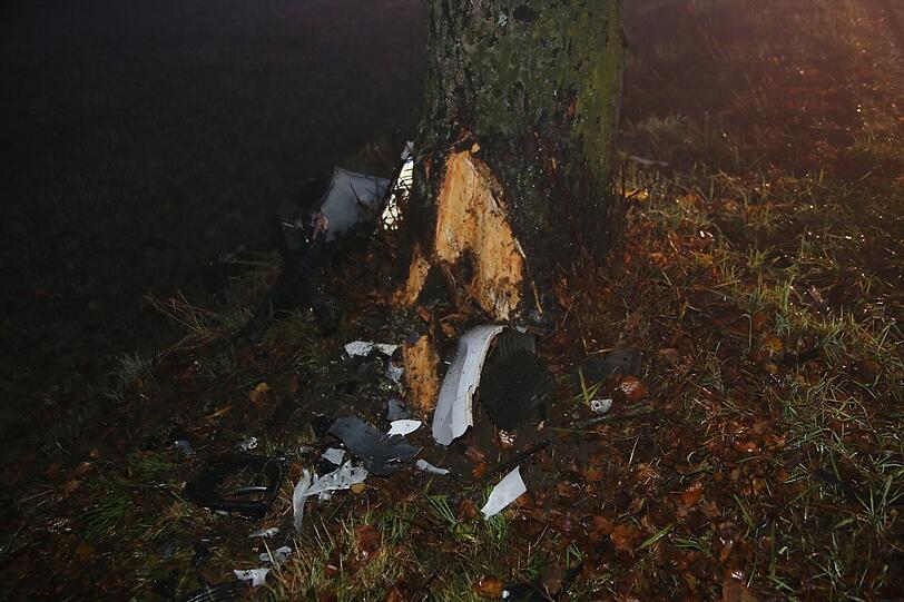 Unfall am frühen Morgen. Die Bilder vom Feuerwehreinsatz.
