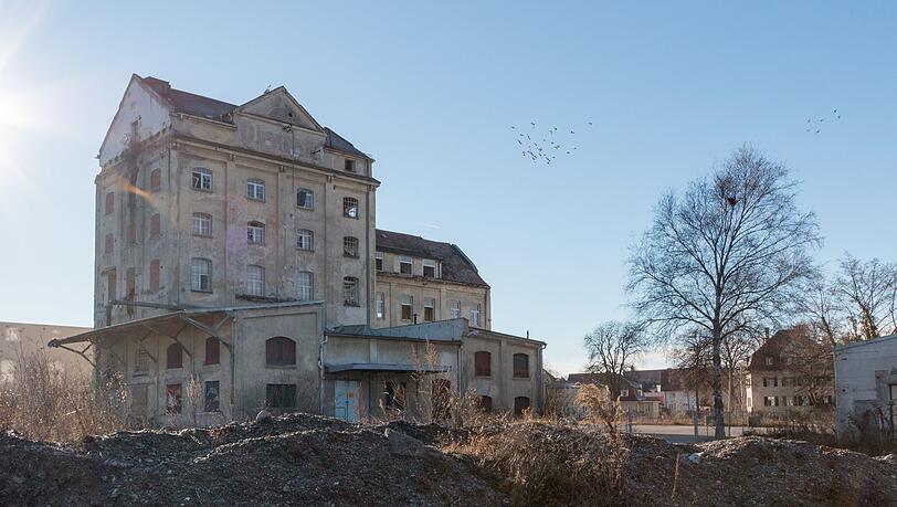 Die Suppenwürze der Diamalt-Werke (hier 2013) wird umgebaut zu "The Malt" - einer coolen Bürolocation mit Wohnungen unterm Dach. Rechts: die frühere Fabrikantenvilla.