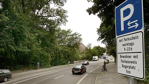 Anwohnerparken wird erst einmal nicht teurer - viele andere Parkgebühren sollen aber enorm steigen. (Symbolbild)