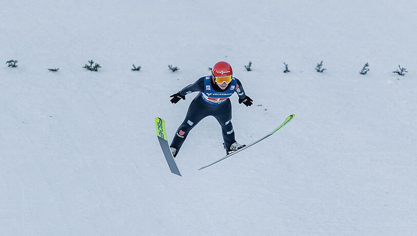 Die Skispringerinnen um Katharina Althaus warten weiter auf ihre eigene Vierschanzentournee.