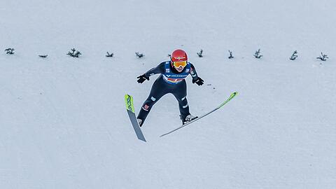 Die Skispringerinnen um Katharina Althaus warten weiter auf ihre eigene Vierschanzentournee.