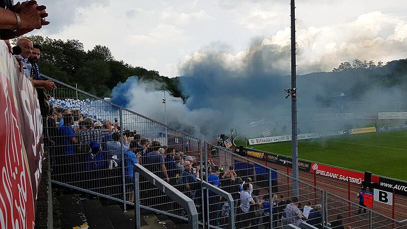 Pyro im Block der Löwen.
