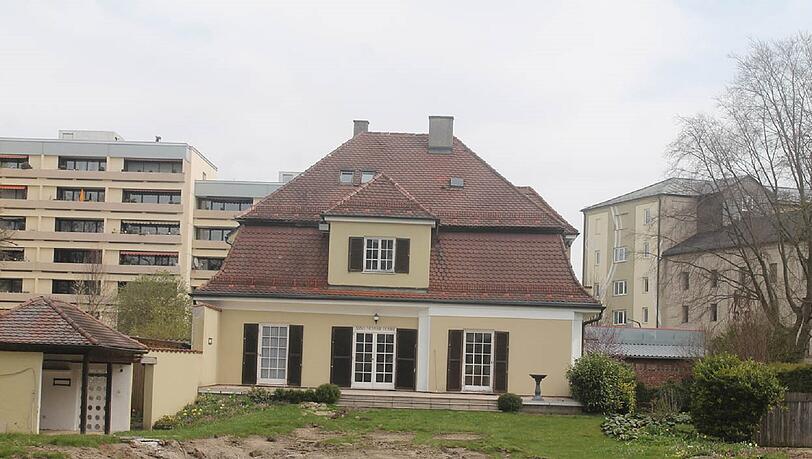 Manche erinnert sie an ein Puppenhaus: Die Villa der Künstlerin Dorle Sturm in der Nähe der Meyer-Mühle an der Papiererstraße. Manche erinnert sie an ein Puppenhaus: Die Villa der Künstlerin Dorle Sturm in der Nähe der Meyer-Mühle an der Papiererstraße.