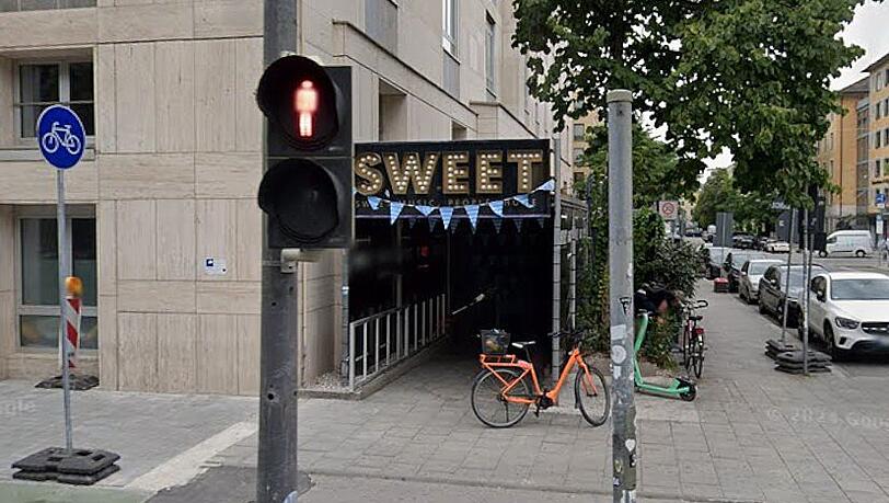 Für den "Sweet" Club steht die Ampel auf Stopp. Nach diesem Wochenende schließt der größte Club Münchens endgültig. Für den "Sweet" Club steht die Ampel auf Stopp. Nach diesem Wochenende schließt der größte Club Münchens endgültig.