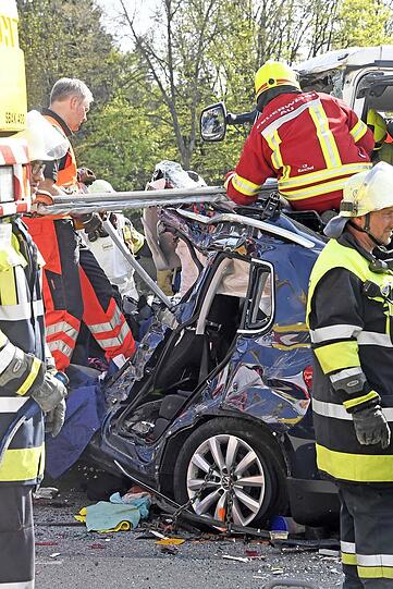 Auf der A8 am Irschenberg kam es am Donnerstag zu einem schrecklichen Unfall. Die Bilder vom Einsatz.