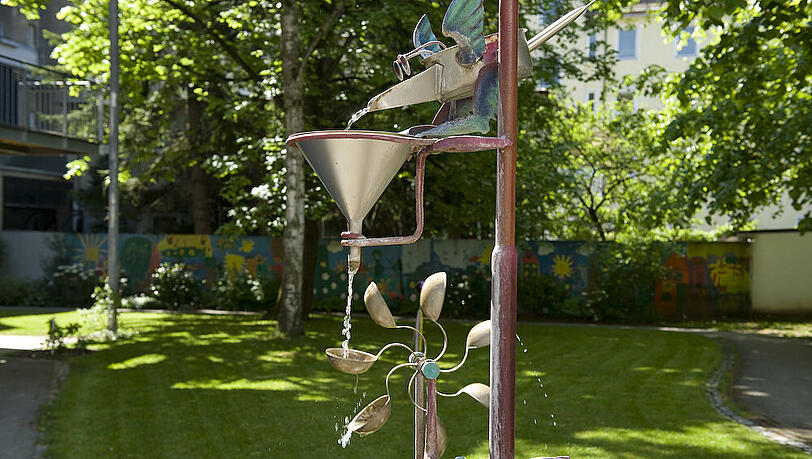 Schön ruhig und grün: Der Garten zum Verweilen. Schön ruhig und grün: Der Garten zum Verweilen.