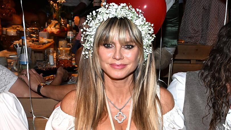 Bei ihrer Oktoberfest-Premiere waren nicht nur Fans und VIPs von Heidi Klum begeistert, auch Politiker schauten an ihrem Wiesn-Tisch vorbei.