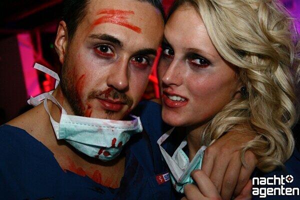 Rococo Halloween Clubbing am 29. Oktober 2011 im 8 seasons. Noch mehr Fotos gibt es unter www.nachtagenten.de.