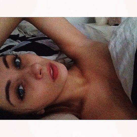 Nikita Klaestrup lässt für ein dänisches Magazin die Hüllen fallen. So sexy präsentiert sich die 20-jährige Nachwuchs-Politikerin auf Instagram.