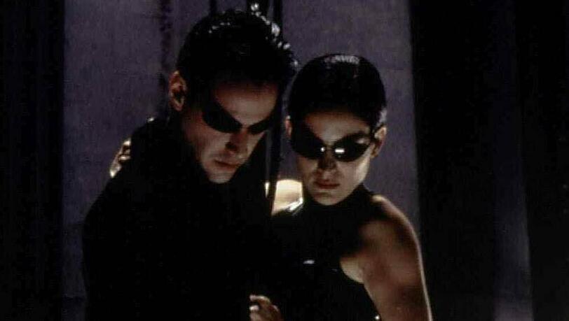Keanu Reeves als Neo und Carrie-Anne Moss als Trinity in "Matrix". Keanu Reeves als Neo und Carrie-Anne Moss als Trinity in "Matrix".