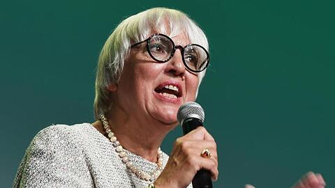 Die bayerische Spitzenkandidatin Claudia Roth spricht.