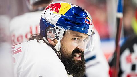 Dominik Bittner vwird dem EHC bis Mitte Aptril fehlen, das könnte das vorzeitige Saisonaus bedeuten.