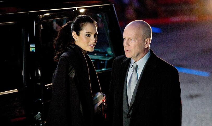 Gemeinsam mit seiner schönen Frau Emma Heming-Willis kommt der Superstar zur Premiere von "Stirb langsam - Ein guter Tag zum Sterben" nach Berlin und...
