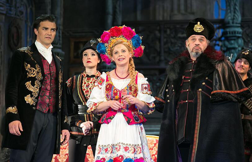 Emmerich Kálmáns "Die Herzogin von Chicago" als Gastspiel des Budapester Operettentheaters.