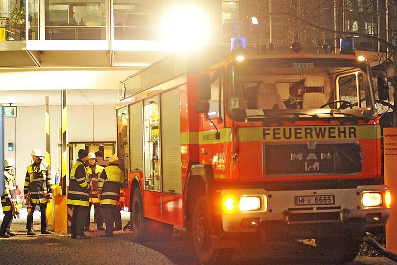 Die Feuerwehr war am Sederanger stundenlang im Einsatz.