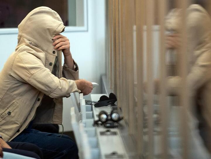 Mutmaßliche IS-Terroristen müssen sich vor dem Düsseldorfer Oberlandesgericht verantworten. Foto: Federico Gambarini