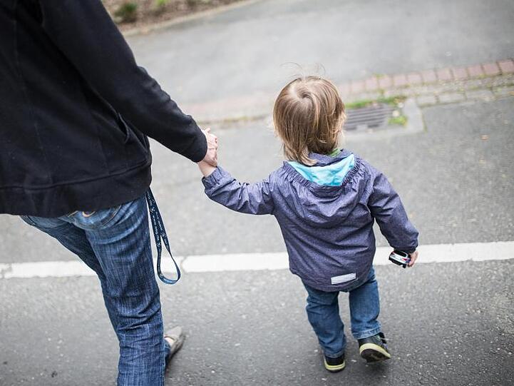 Die Regierung plant einen höheren Kinderzuschlag.