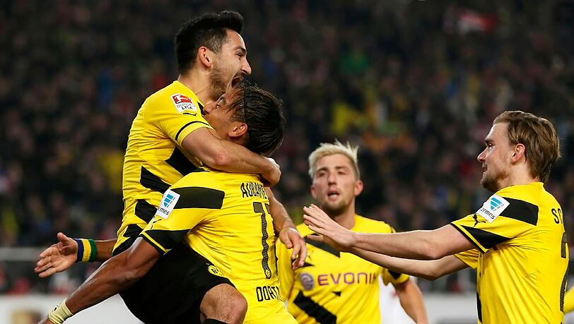 Dortmunds Ilkay Gündogan (l) jubelt nach seinem Treffer zum 2:1 mit (l-r) Aubameyang, Kevin Kampl und Marcel Schmelzer. Dortmunds Ilkay Gündogan (l) jubelt nach seinem Treffer zum 2:1 mit (l-r) Aubameyang, Kevin Kampl und Marcel Schmelzer.