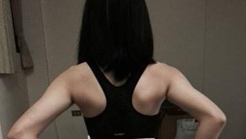 Immer mehr Mädchen zeigen auf Instagram ihre dünnen Taillen. Immer mehr Mädchen zeigen auf Instagram ihre dünnen Taillen.