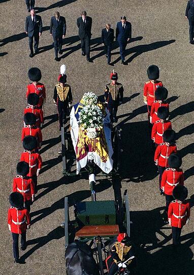 Ein Rückblick auf das bewegte Leben von Prinzessin Diana. Der Tod von Prinzessin Diana ist 15 Jahre her, doch im öffentlichen Bewusstsein geht ihre Geschichte weiter.