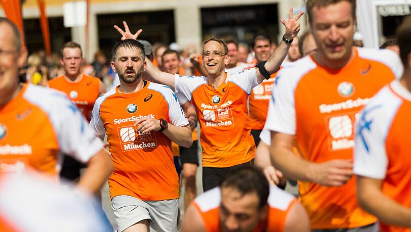 Wenn München zum Stadtlauf wieder orangefarben wird, kommt es bei Bus und Bahn zu Einschränkungen. Wenn München zum Stadtlauf wieder orangefarben wird, kommt es bei Bus und Bahn zu Einschränkungen.