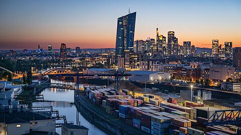 Finanzmetropole Frankfurt: Mit niedrigeren Zinsen hilft die EZB der Wirtschaft (Archivbild)