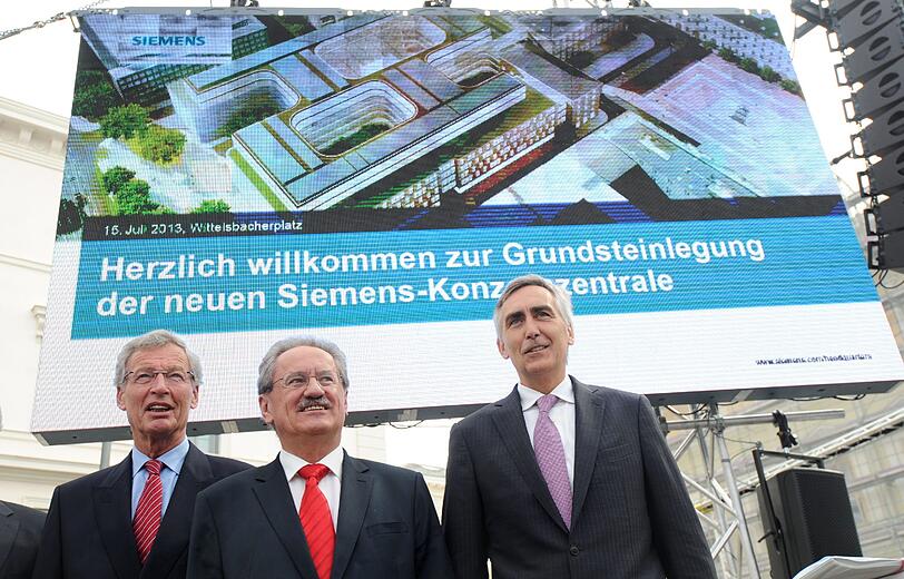Der Aufsichtsratsvorsitzende der Siemens AG, Gerhard Cromme, Münchens Oberbürgermeister Christian Ude (SPD) und der Vorstandsvorsitzende des Elektronikkonzerns, Peter Löscher, bei der feierlichen Grundsteinlegung für den Neubau der Siemens-Zentrale.