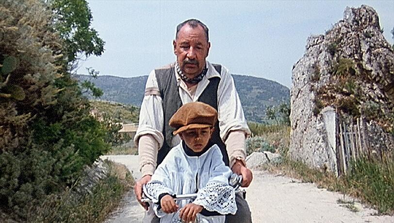 Donnerstag, 6. Juni: "Cinema Paradiso" von 1988 mit Philippe Noiret von Giuseppe Tornatore. Eine Liebeserklärung an das Kino... und... Donnerstag, 6. Juni: "Cinema Paradiso" von 1988 mit Philippe Noiret von Giuseppe Tornatore. Eine Liebeserklärung an das Kino... und...