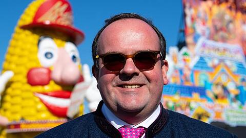 Wiesnchef Clemens Baumgärtner (CSU) steht auf dem Gelände des Oktoberfest. Foto: Sven Hoppe/dpa