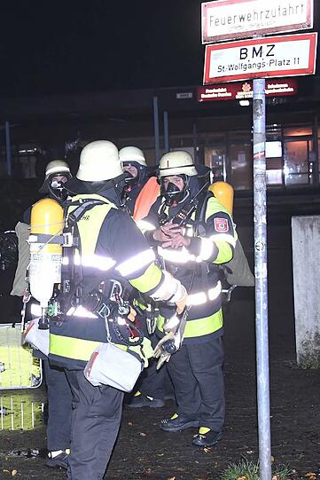 Die Münchner Polizei hat die Ermittlungen zu dem Feuer in dem Jugendwohnheim aufgenommen.