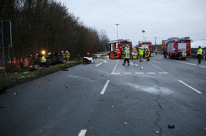 Schwerer Verkehrsunfall bei Altötting: eine Persone wurde getötet, vier weitere schwer Verletzt!