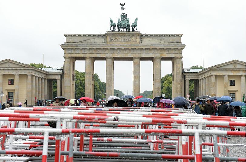 Berlin wartet gespannt auf die Ankunft von Queen Elizabeth II. Die Bilder.