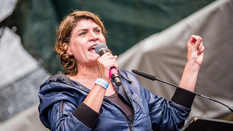 Claudia Stamm bei der #ausgehetzt-Demonstration in München.