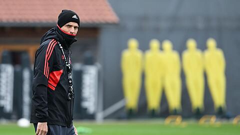 Trainer Thomas Tuchel von München leitet das Training.