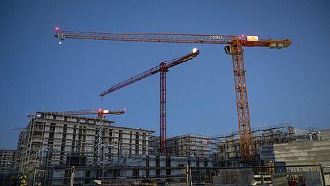 Der jahrelang boomende Wohnungsbau ist wegen des starken Zinsanstiegs und teurerer Materialien abrupt ins Stocken geraten.