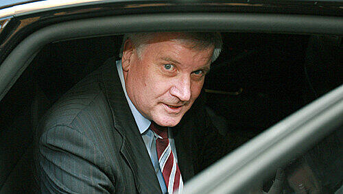 Horst Seehofer muss die Merheit der Fraktion hinter sich bekommen. Horst Seehofer muss die Merheit der Fraktion hinter sich bekommen.